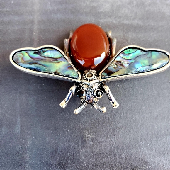 New Red Agate and Abalone Shell Bee Pin Brooch. - Picture 2 of 13